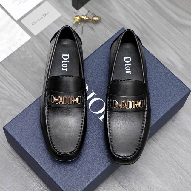 商品商标：Dior 迪奥 休闲套脚鞋 正码码数: 38-45 商品材料：精选牛皮鞋面 羊皮内里 橡胶大底